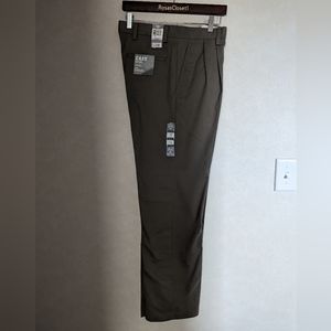 NWT Dockers Pleated Classic Fit Pants